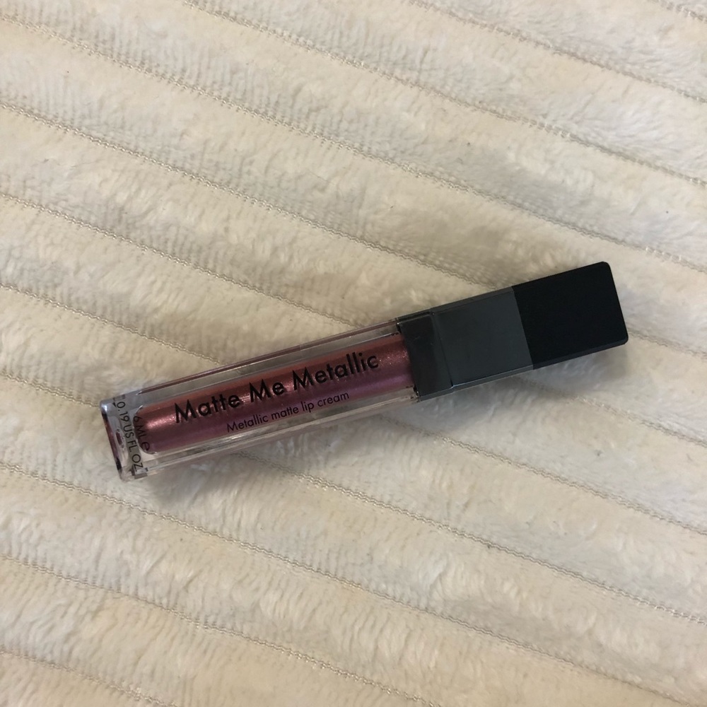 NWT metallic lip (Sleek)